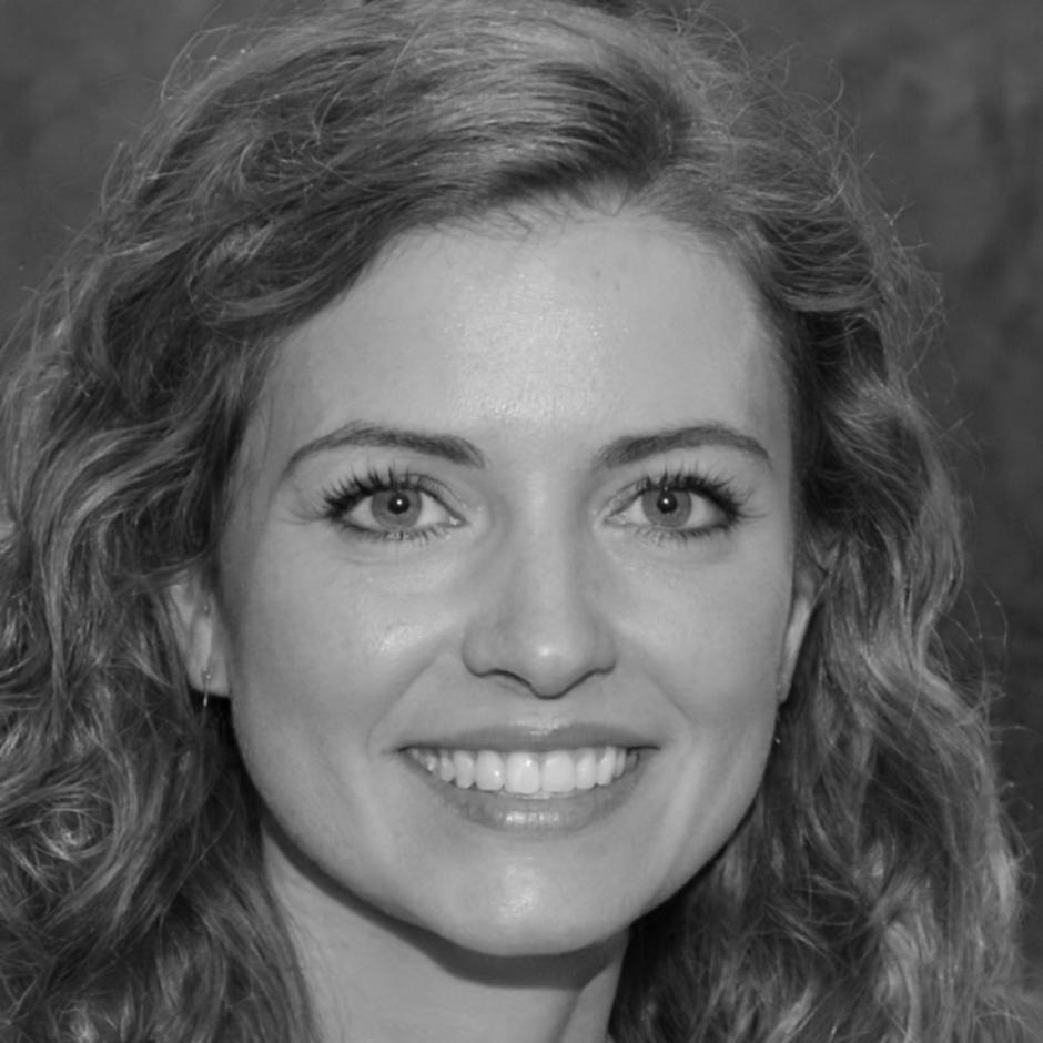 Carla Mendoza, Directora de Análisis Financiero