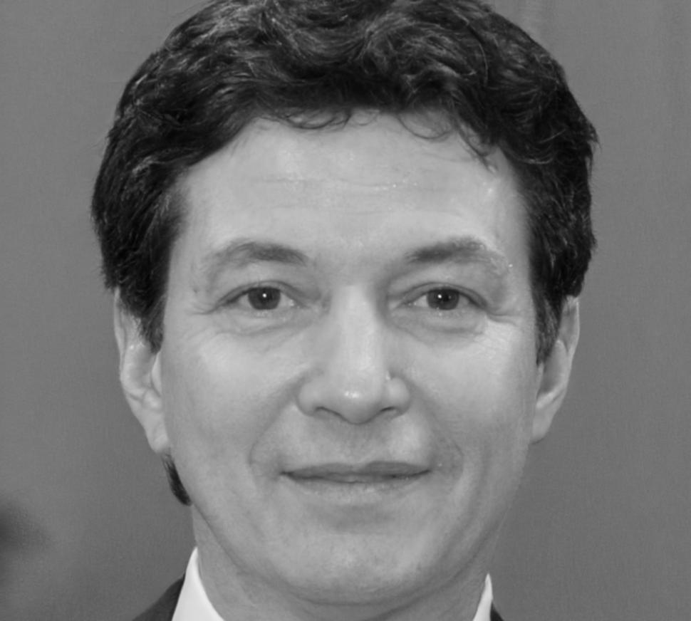 Retrato profesional de Rubén Martínez